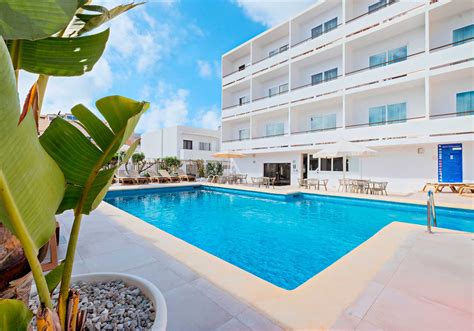 Hotel in central Santa Eulalia, Ibiza | azuLine Hotel Mediterraneo