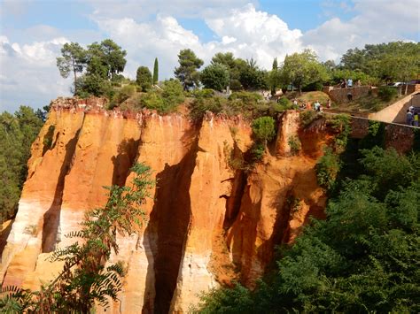 A day in the ochre-red village of Roussillon en Provence • Outside ...