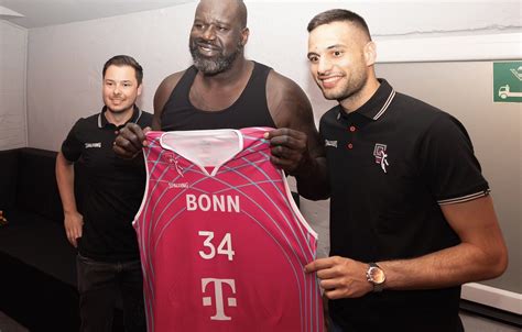 Shaquille O'Neal shows up at Bonn as "DJ Diesel" and gets a Jersey ...