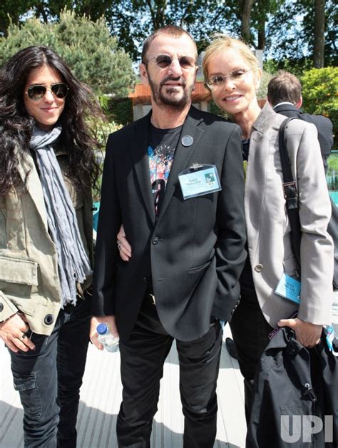 Photo: Ringo Starr and family pose at Chelsea Flower Show ...