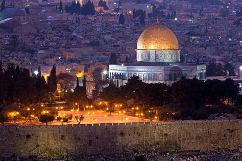 Archaeologists Restore the Tile Floor at Jerusalem’s Temple Mount | Architectural Digest