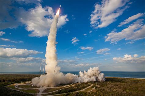 Lanzamiento de cohete en el Centro Espacial Kennedy, Florida 2024-2025 ...