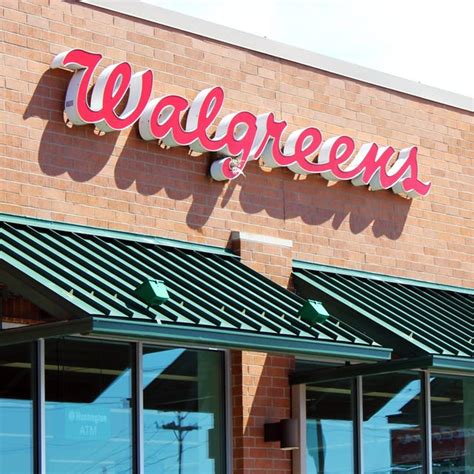 9 Helpful Walgreens Pharmacy Services You're Probably Not Using