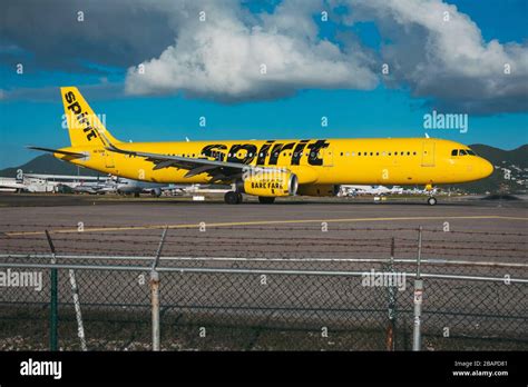 A Spirit Airlines Airbus A321 lines up for takeoff at St. Maarten SXM Stock Photo - Alamy