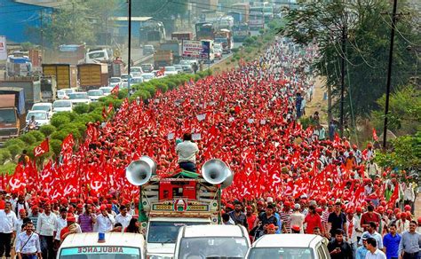 Maharashtra farmers bring protest march to Mumbai, seek minimum support ...