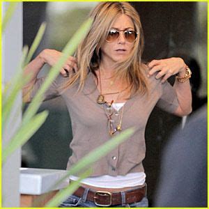 Jennifer Aniston: ‘Bounty Hunter’ in Theaters Now! | Jennifer aniston style, Jen aniston style ...