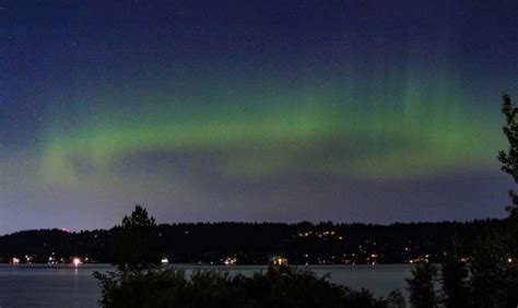 Aurora borealis makes appearance in Seattle night sky