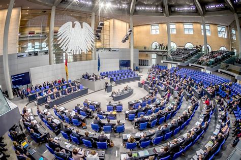 Bundestag könnte auf bis zu 1000 Abgeordnete wachsen - DER SPIEGEL