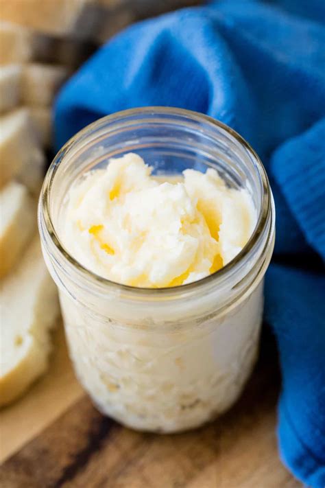 How to Make Homemade Butter in a Mason Jar