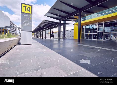 Melbourne Tullamarine Airport Terminal 4 Stock Photo - Alamy