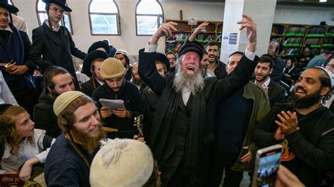 For Hasidic Jews, A Pilgrimage To Wartime Ukraine - Information treasure