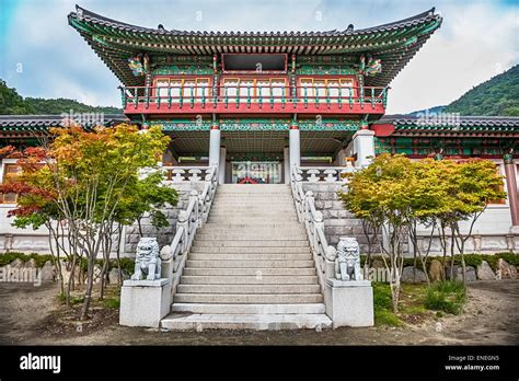 Traditional korean architecture old building palace or monks temple ...