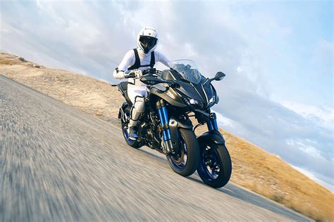 Yamaha’s New NIKEN Leaning Multi-Wheeler Is A Corner-loving Bike