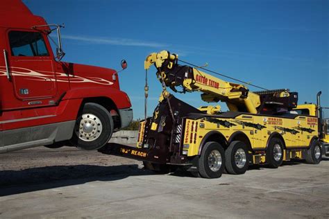 Heavy-duty-truck-hauling-semi-truck-towing-service | Atlanta Dump Truck Hauling