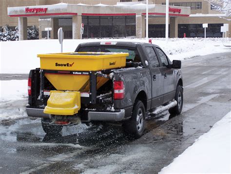 SnowEx introduces model SP-7550 V-Maxx spreader | SportsField Management