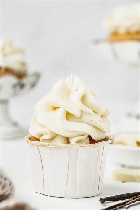 Fluffy White Chocolate Ganache - Whipped frosting Sweetly Cakes