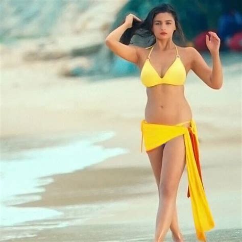 Alia Bhatt sizzles in hot bikini - Swimwear & Bikini Photos | Alia ...