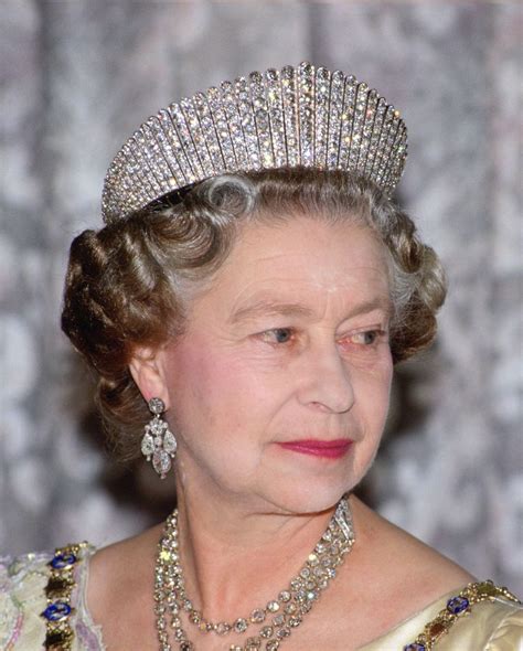 Queen Elizabeth II's Most Glamorous Jewels and Tiaras | Regina ...