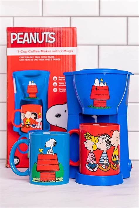the peanuts coffee mugs are next to each other