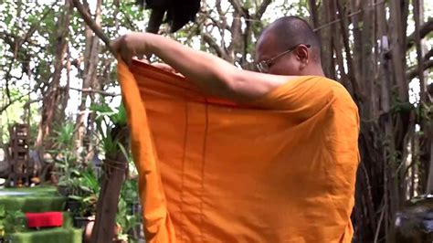 Meet-the-Buddhist-monks-recycling-plastic-bottles-into-robes - วัดจากแดง อ.พระประแดง จ.สมุทรปราการ