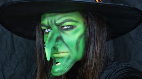 GREEN WITCH FACE PAINT | 31 DAYS OF HALLOWEEN MAKE UP - YouTube