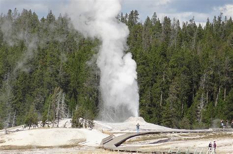 Overnight Yellowstone Tour From Big Sky - Yellowstone Tours