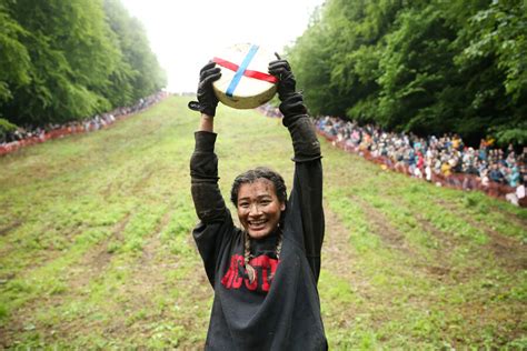 American Woman Makes History Chasing 7 Pound Cheese Wheel Down Hill ...