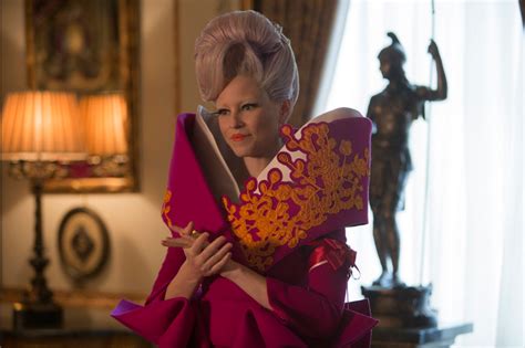 Effie Trinket - Hunger Games photo (39227018) - fanpop