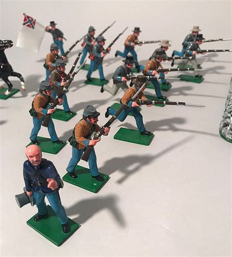 AMERICAN CIVIL WAR TOY SOLDIERS - 43 Pieces. Made by Trophy