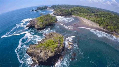 Pantai Batu Karas: Sejarah, Rute, dan Harga Tiket Masuk - BAMS