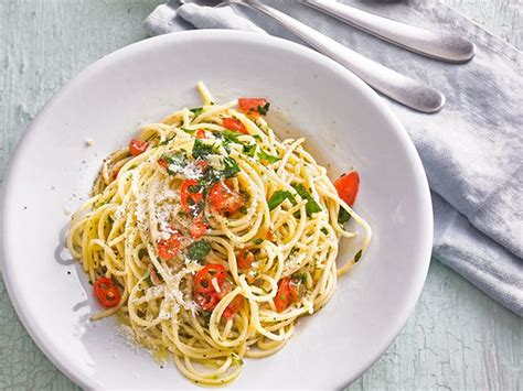 Spaghetti aglio olio e peperoncino – Garlic, oil and chilli (cheese Parmesan) | Pasta rezepte ...
