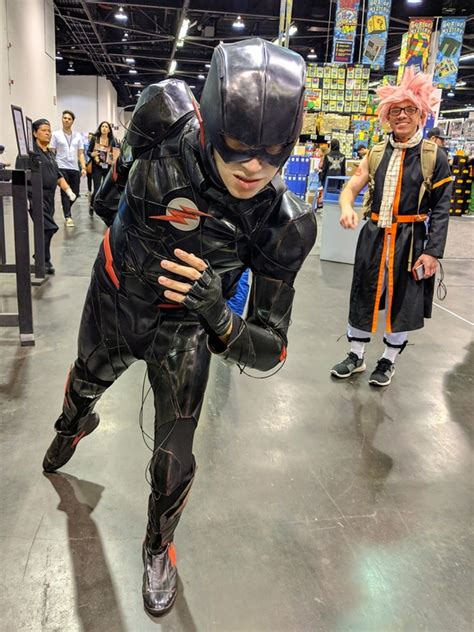 Mini Gallery: Flash Cosplay at WonderCon 2019 - Speed Force