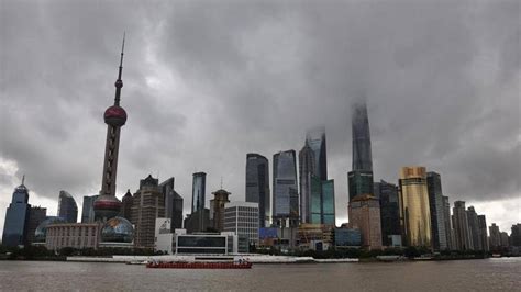 Shanghai curtails transport as Typhoon Chanthu closes in