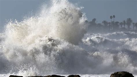 Massive waves forecast in California renew dangerous surf threat | Fox ...