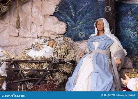 Nativity Scene - Beautiful Statues of the Virgin Mary and Baby Jesus in ...