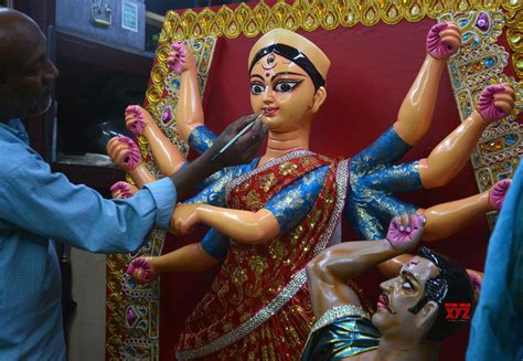 Kolkata: Artist gives finishing touches to a Durga idol #Gallery ...