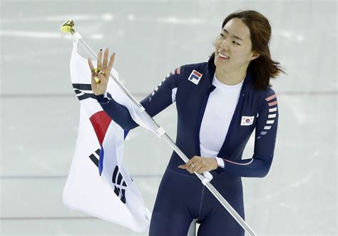 Roundup: South Korea’s Lee Sang-hwa dominates 500 - The Boston Globe