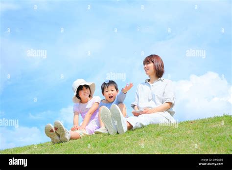 Japanese mum and kids on a hill Stock Photo - Alamy