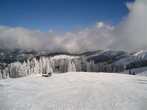 Ski in Santa Fe, New Mexico by Zubi Travel