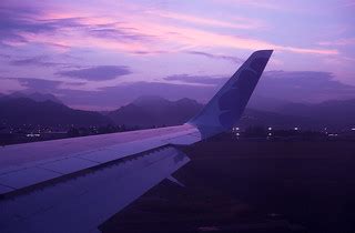 Landing Hawaii | Daniel Chodusov | Flickr