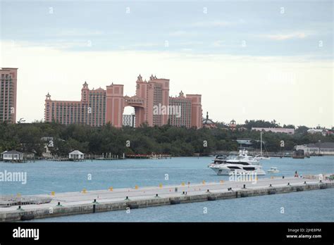 Royal Towers Hotel, Atlantis resort, Paradise Island, The Bahamas Stock Photo - Alamy