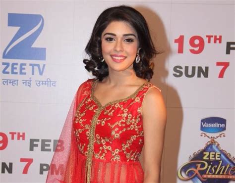 Why Eisha Singh Bagged applauds in Zee Rishtey Awards 2k17? - Buzzsouk.com