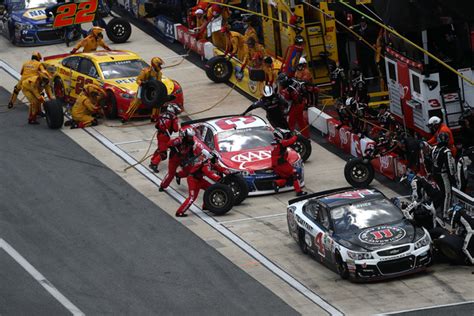 Kevin Harvick Extends Deal with Stewart-Haas Racing – RacingJunk News