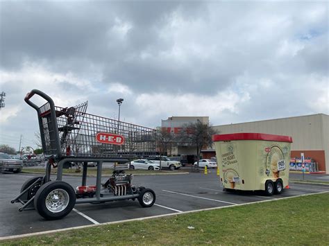 Giant Lowe's shopping cart drives San Antonio TikTok sensation