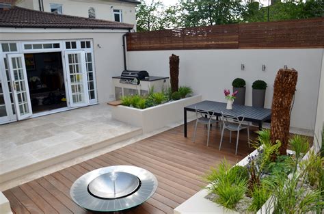 Modern Garden Design Outdoor Room With Kitchen Seating Hardwood Screen London Designer Cat ...