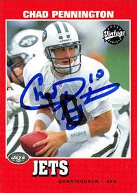 Chad Pennington autographed football card (New York Jets) 2001 Upper Deck Vintage #120