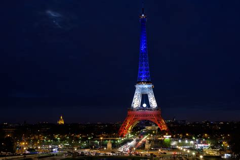Exploring the Eiffel Tower, the Tallest Building in Paris - Traveldigg.com