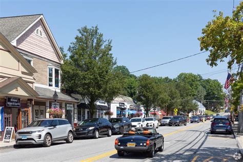 About Armonk | Schools, Demographics, Things to Do - Homes.com