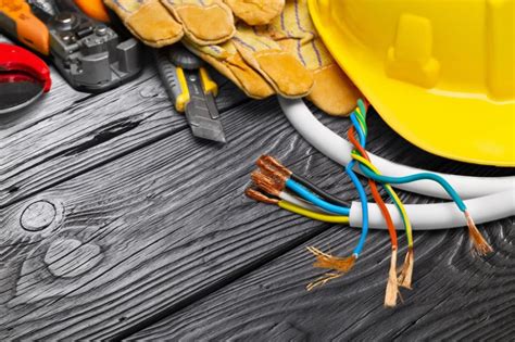 Top 5 Factors to Consider When Hiring Residential Electricians - ResidenceTalk