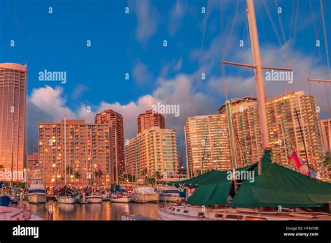 Honolulu skyline at sunset Stock Photo - Alamy